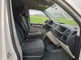 Volkswagen Transporter (2017) thumbnail 6