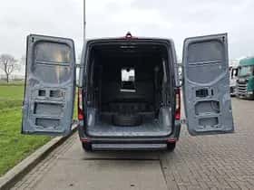 Mercedes-Benz Sprinter (2023) thumbnail 11