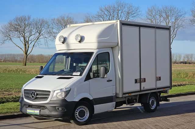 Mercedes-Benz Sprinter (2017) thumbnail 2