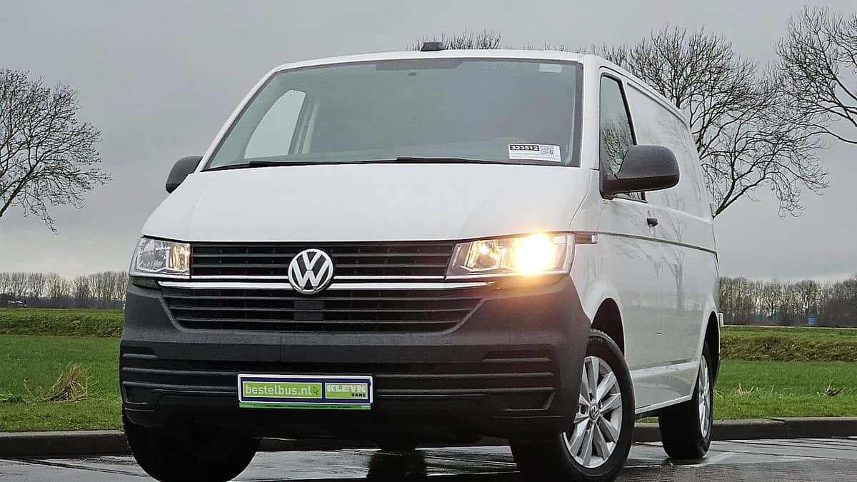Volkswagen Transporter (2022) — foto 1