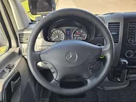 Mercedes-Benz Sprinter (2012) thumbnail 11