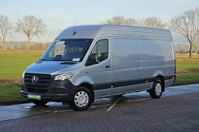 Mercedes-Benz eSprinter (2024) thumbnail 2