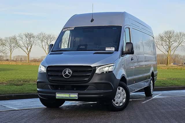 Mercedes-Benz eSprinter (2024) thumbnail 1
