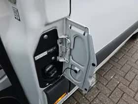 Mercedes-Benz Sprinter (2024) thumbnail 16