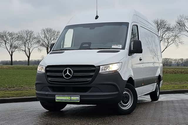 Mercedes-Benz Sprinter (2024) thumbnail 1