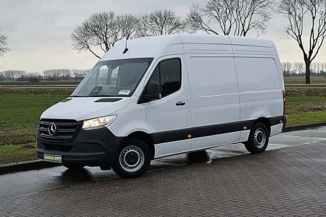 Mercedes-Benz Sprinter (2024) thumbnail 2
