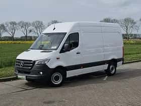 Mercedes-Benz Sprinter (2024) thumbnail 2