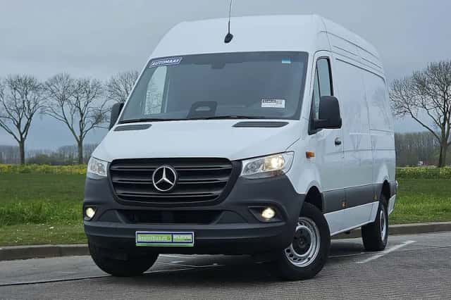 Mercedes-Benz Sprinter (2024) thumbnail 1