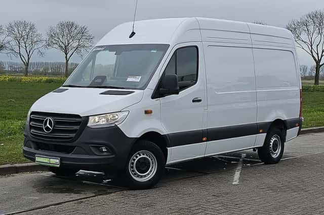 Mercedes-Benz Sprinter (2024) thumbnail 2