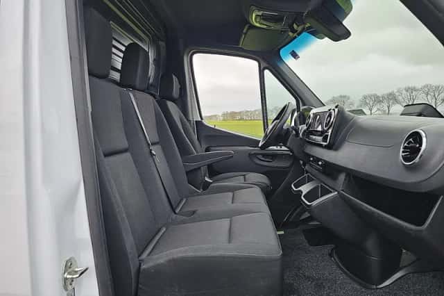 Mercedes-Benz Sprinter (2024) thumbnail 6