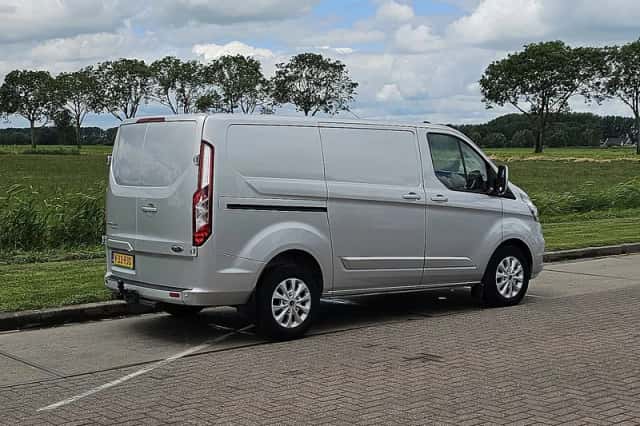 Ford Transit (2023) thumbnail 3