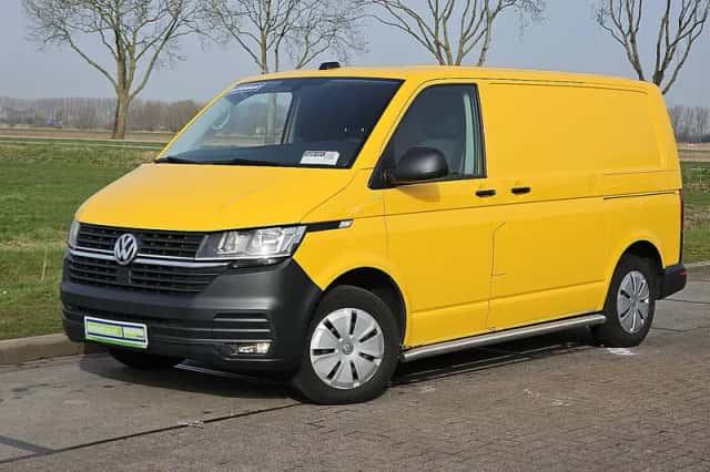 Volkswagen Transporter (2022) thumbnail 2