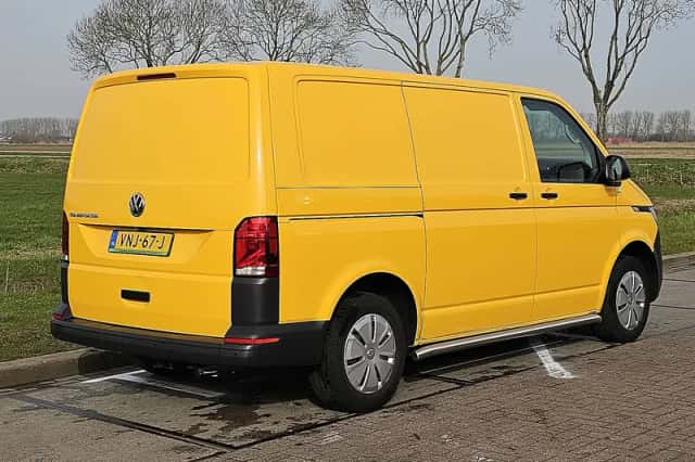 Volkswagen Transporter (2022) thumbnail 3