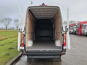 Mercedes-Benz eSprinter (2025) thumbnail 13