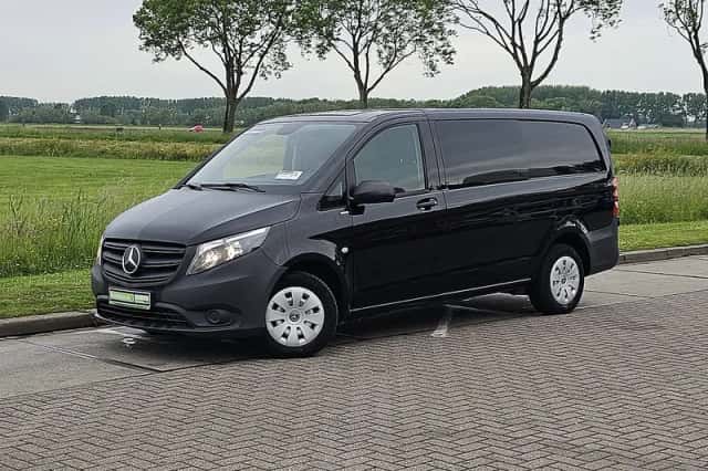 Mercedes-Benz Vito (2021) thumbnail 2