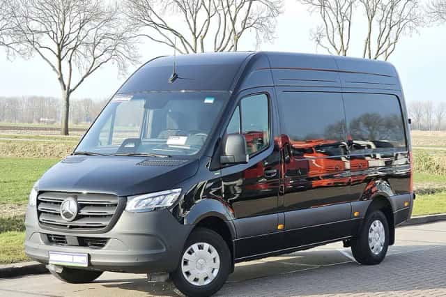 Mercedes-Benz eSprinter (2024) thumbnail 2