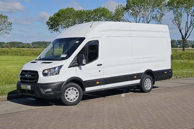 Ford Transit (2023) thumbnail 2