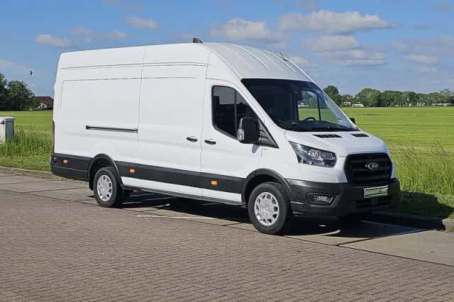 Ford Transit (2023) thumbnail 4