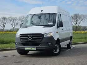 Mercedes-Benz Sprinter (2024) thumbnail 1