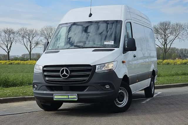 Mercedes-Benz Sprinter (2024) thumbnail 1