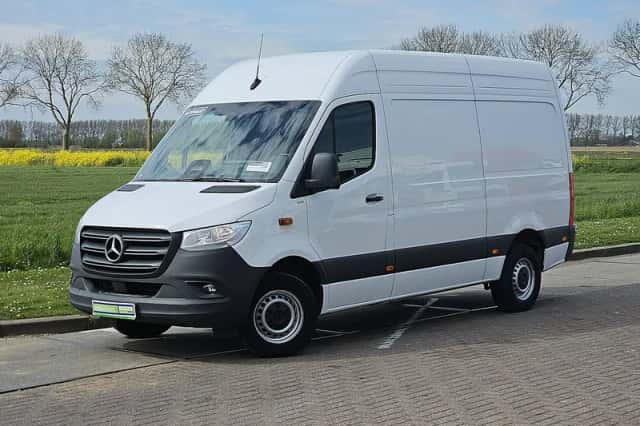 Mercedes-Benz Sprinter (2024) thumbnail 2