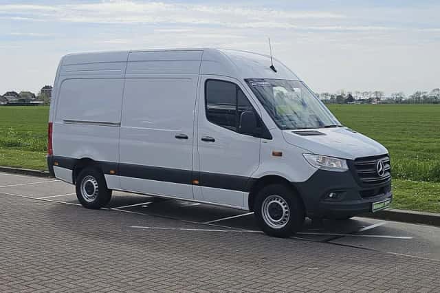 Mercedes-Benz Sprinter (2024) thumbnail 4