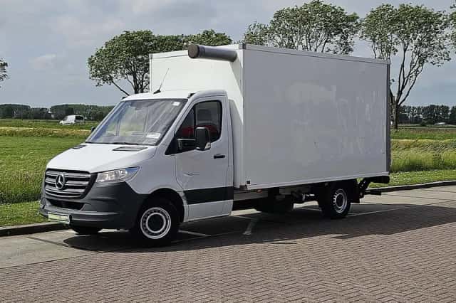 Mercedes-Benz Sprinter (2019) thumbnail 2