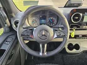 Mercedes-Benz eSprinter (2025) thumbnail 11