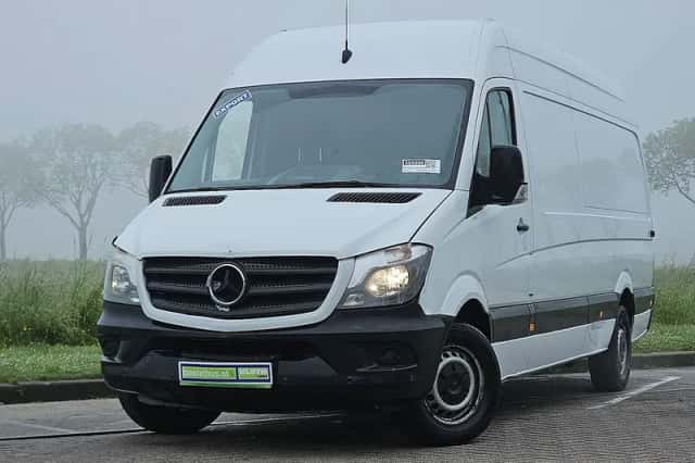 Mercedes-Benz Sprinter (2016) thumbnail 1