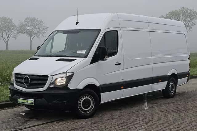 Mercedes-Benz Sprinter (2016) thumbnail 2