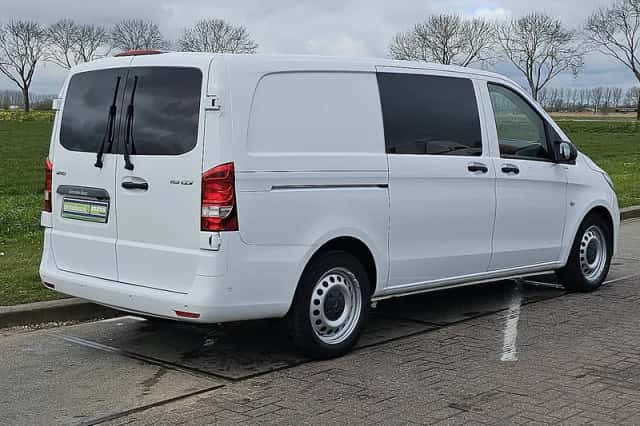 Mercedes-Benz Vito (2022) thumbnail 3
