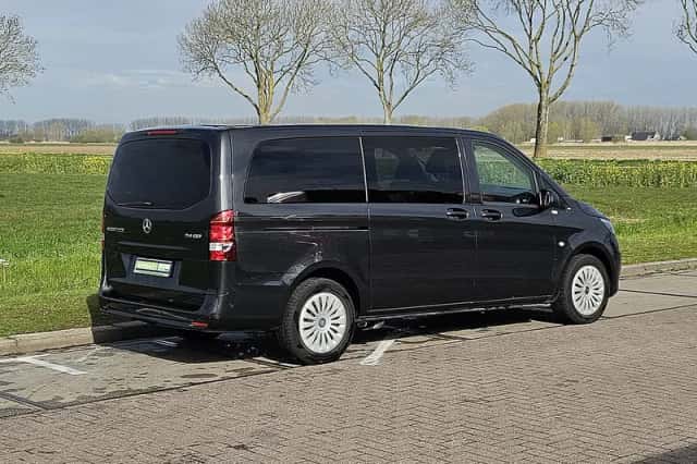 Mercedes-Benz Vito (2023) thumbnail 3