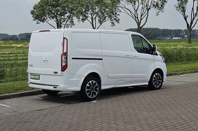 Ford Transit (2021) thumbnail 3