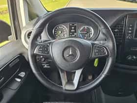 Mercedes-Benz eVito (2023) thumbnail 11