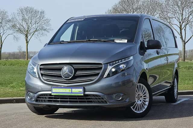 Mercedes-Benz eVito (2023) thumbnail 1