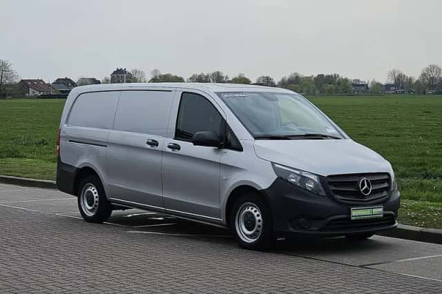Mercedes-Benz Vito (2021) thumbnail 4
