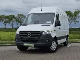 Mercedes-Benz Sprinter (2024) thumbnail 1