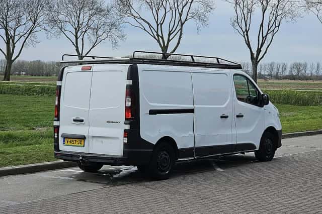 Renault Trafic (2017) thumbnail 3