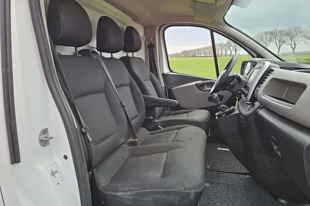 Renault Trafic (2017) thumbnail 6