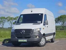 Mercedes-Benz Sprinter (2024) thumbnail 1