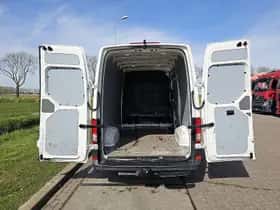 Volkswagen Crafter (2023) thumbnail 12