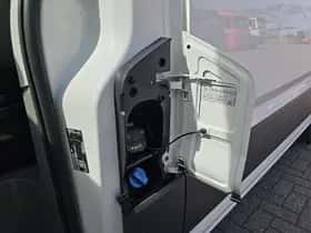 Volkswagen Crafter (2023) thumbnail 19