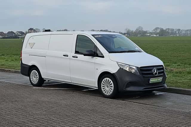 Mercedes-Benz Vito (2024) thumbnail 4