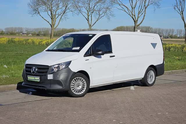 Mercedes-Benz eVito (2024) thumbnail 2