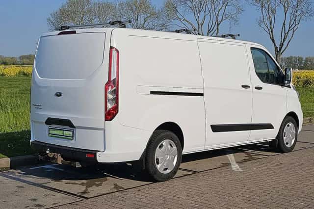 Ford Transit (2021) thumbnail 3