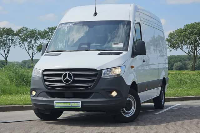 Mercedes-Benz Sprinter (2024) thumbnail 1