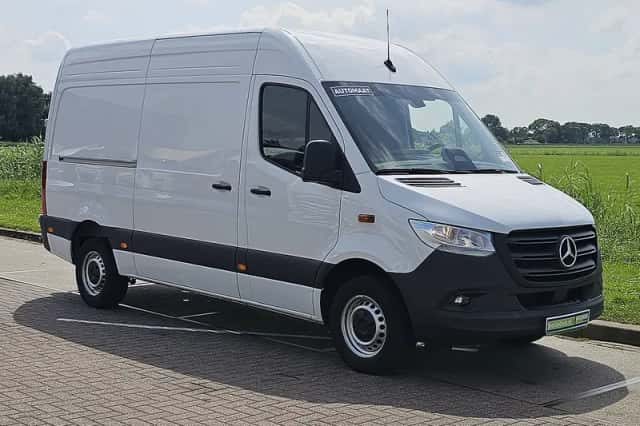 Mercedes-Benz Sprinter (2024) thumbnail 4
