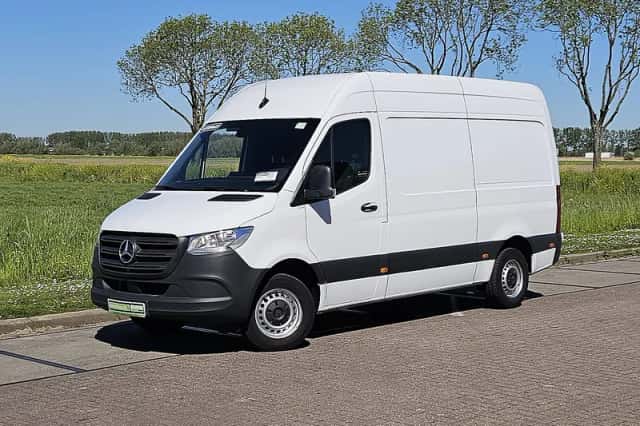 Mercedes-Benz Sprinter (2022) thumbnail 2