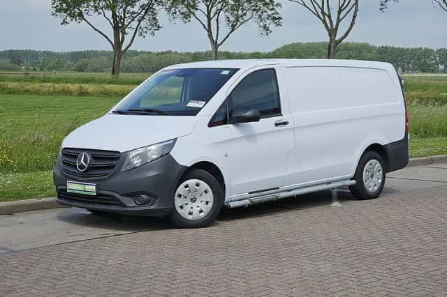 Mercedes-Benz Vito (2022) thumbnail 2
