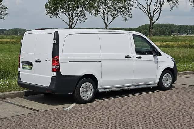 Mercedes-Benz Vito (2022) thumbnail 3
